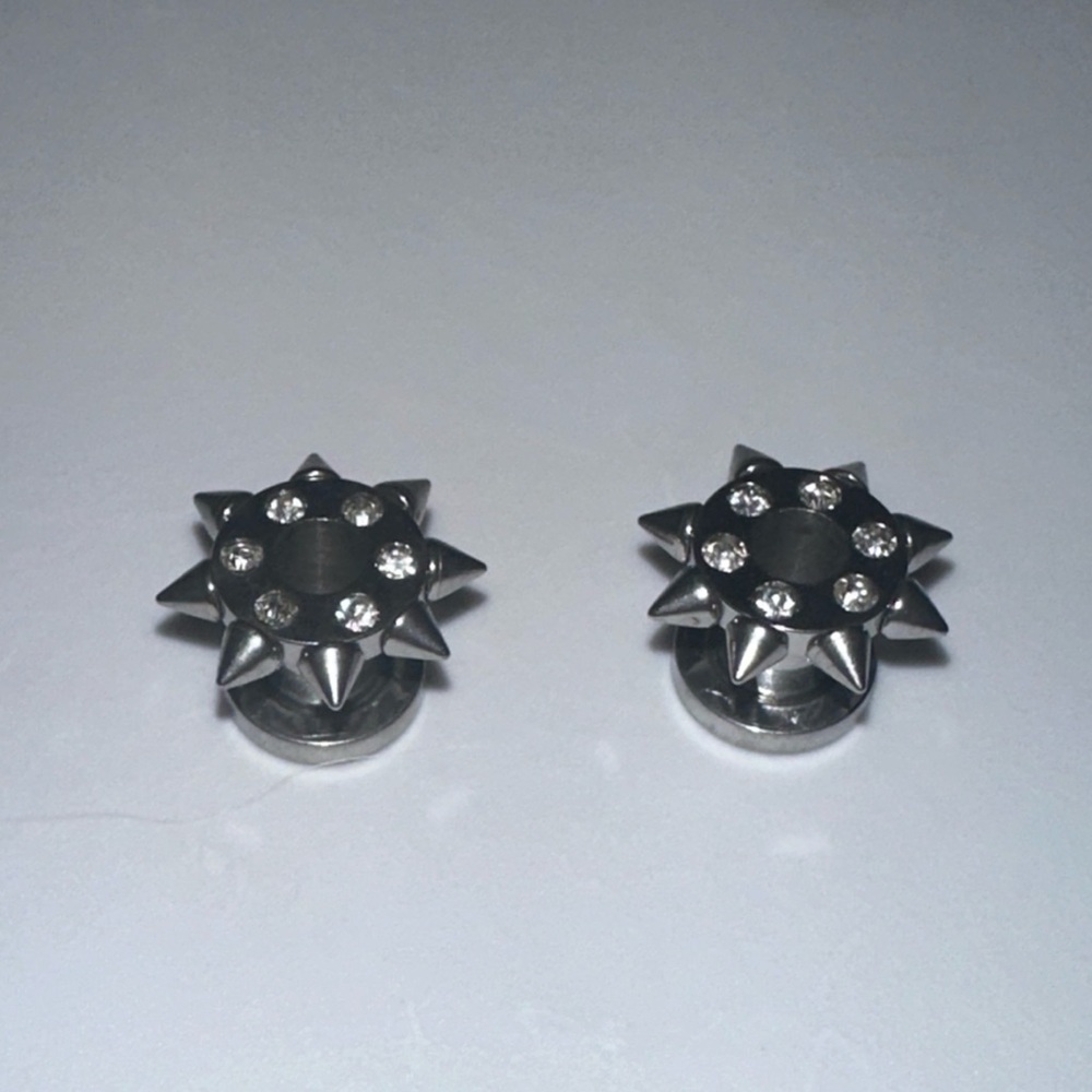 New 6 mm Ear Plugs piercings Earrings lobes never worn